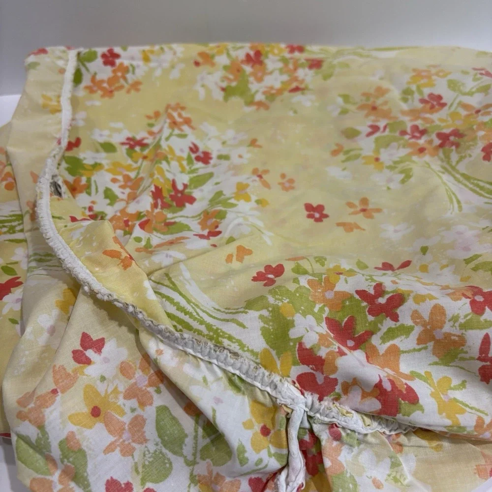 Vtg 70s Burlington House Love Knots Twin Fitted Sheet Yellow Floral Percale MCM